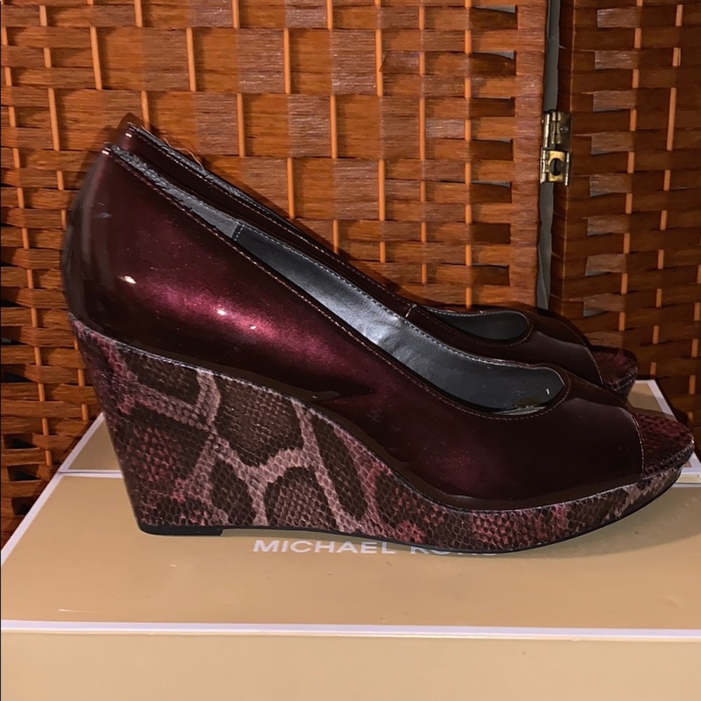 Shoes - Picture 2 of 4